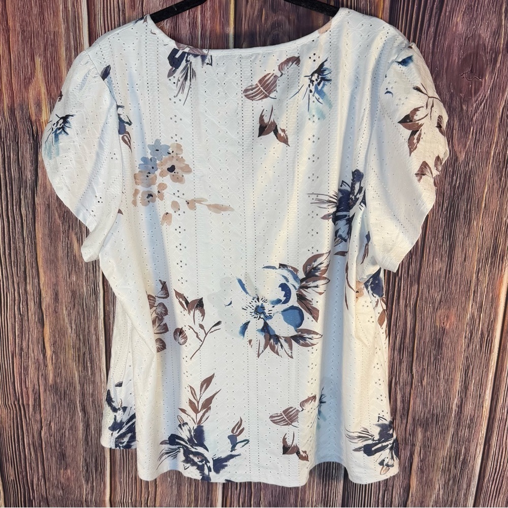 Floral Flutter Sleeve Ruffled Blouse - Picture 3 of 4